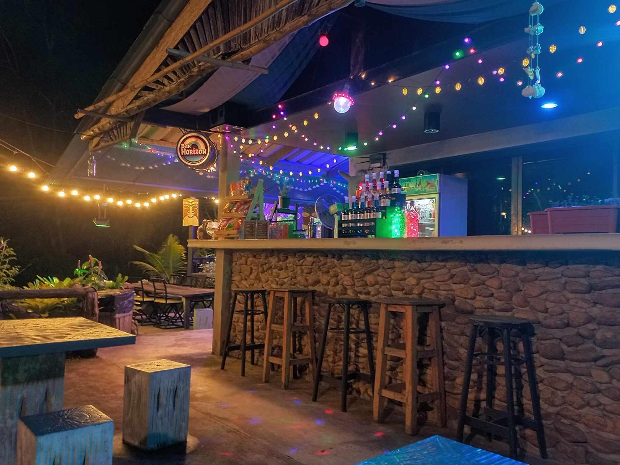 Bar Horizon Hostel 춤폰 외부 사진